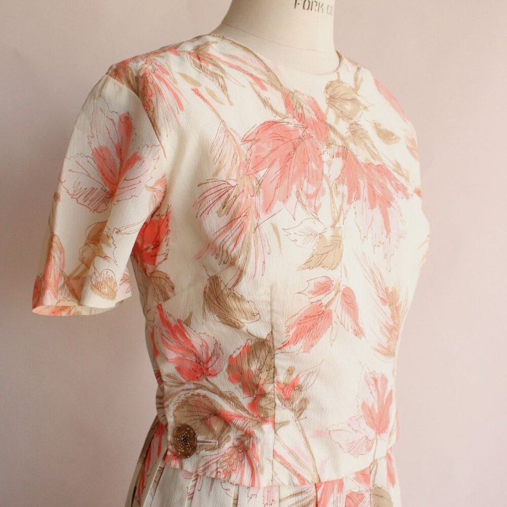 Vintage 1960s Dress, Floral Print With Lucite Buttons, Full Skirt Peach Pink - Picture 5 of 10